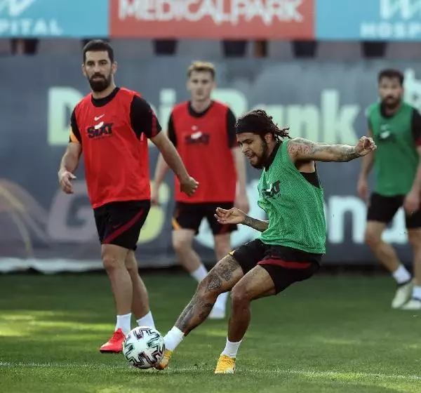 Galatasaray'da Gençlerbirliği maçı hazırlıkları sürüyor Galatasaray'da Gençlerbirliği maçı hazırlıkları sürüyor