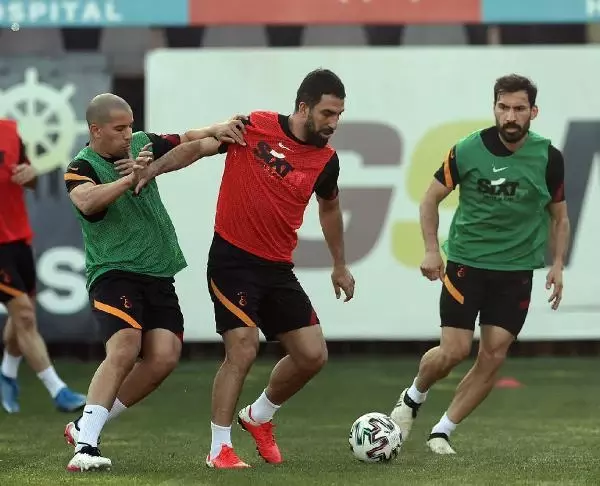 Galatasaray'da Gençlerbirliği maçı hazırlıkları sürüyor Galatasaray'da Gençlerbirliği maçı hazırlıkları sürüyor