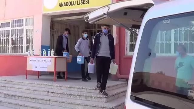 GAZİANTEP - Meslek lisesi öğrencilerinden ihtiyaç sahibi aileler ve esnafa temizlik malzemesi desteği GAZİANTEP - Meslek lisesi öğrencilerinden ihtiyaç sahibi aileler ve esnafa temizlik malzemesi desteği