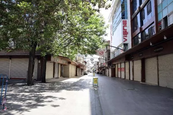 GAZİANTEP'TE CADDE VE MEYDANLAR BOŞ KALDI GAZİANTEP'TE CADDE VE MEYDANLAR BOŞ KALDI