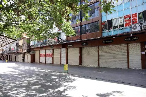 GAZİANTEP'TE CADDE VE MEYDANLAR BOŞ KALDI GAZİANTEP'TE CADDE VE MEYDANLAR BOŞ KALDI