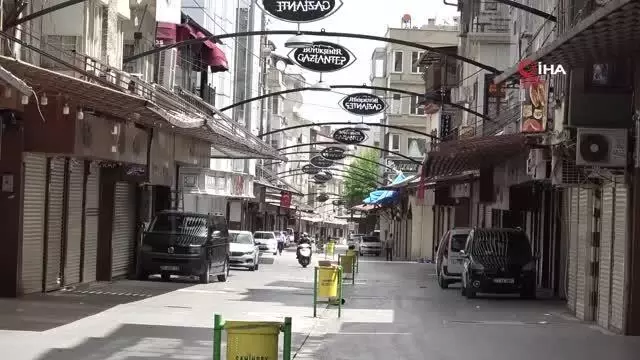 Gaziantep'te tam kapanmaya kısmen uyuldu Gaziantep'te tam kapanmaya kısmen uyuldu