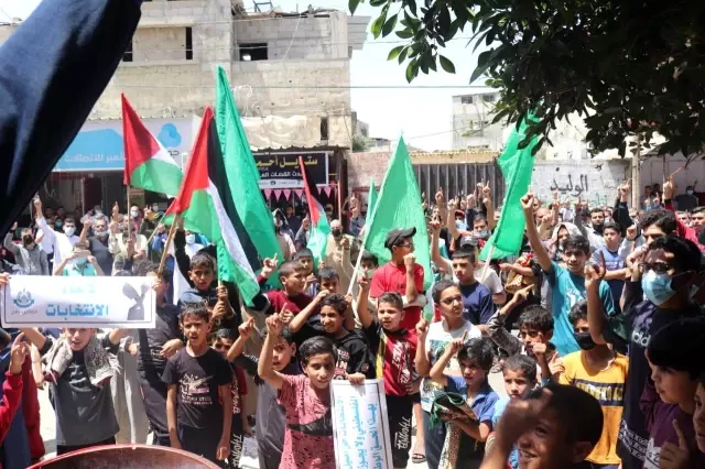 - Gazze'de genel seçimlerin ertelemesine karşı protesto - Gazze'de genel seçimlerin ertelemesine karşı protesto