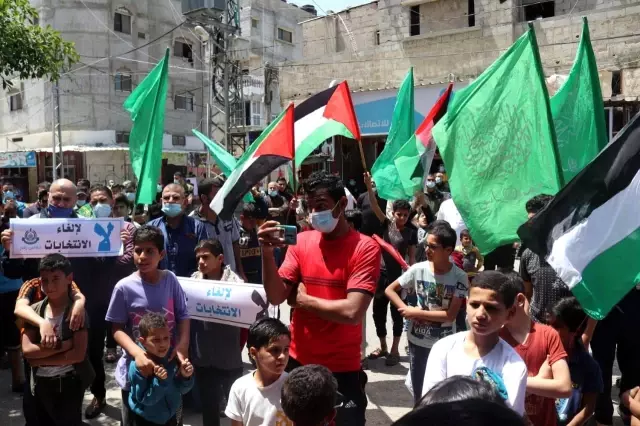 - Gazze'de genel seçimlerin ertelemesine karşı protesto - Gazze'de genel seçimlerin ertelemesine karşı protesto