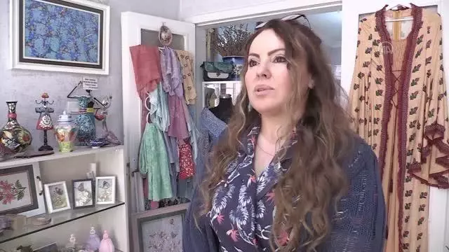 Geleneksel ebru sanatı giysi, çanta, ayakkabı ve aksesuarlarda hayat buluyor Geleneksel ebru sanatı giysi, çanta, ayakkabı ve aksesuarlarda hayat buluyor