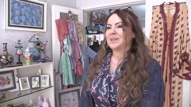 Geleneksel ebru sanatı giysi, çanta, ayakkabı ve aksesuarlarda hayat buluyor Geleneksel ebru sanatı giysi, çanta, ayakkabı ve aksesuarlarda hayat buluyor