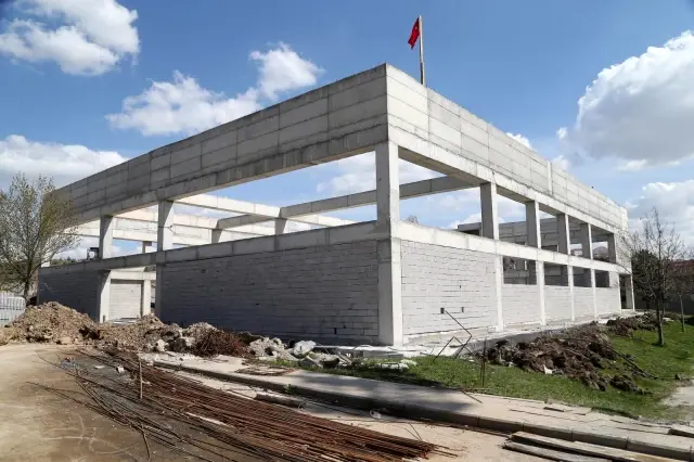 Gölbaşı buz pateni pisti ve dağcılık alanı ile sporun kalbi olma yolunda ilerliyor Gölbaşı buz pateni pisti ve dağcılık alanı ile sporun kalbi olma yolunda ilerliyor
