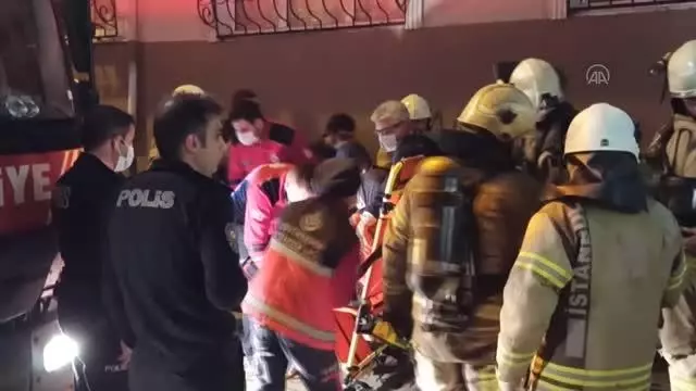 Son dakika! Güngören'de elektrik saatlerinde çıkan yangında bir kadın dumandan etkilendi Son dakika! Güngören'de elektrik saatlerinde çıkan yangında bir kadın dumandan etkilendi