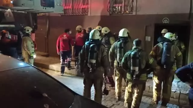 Son dakika! Güngören'de elektrik saatlerinde çıkan yangında bir kadın dumandan etkilendi Son dakika! Güngören'de elektrik saatlerinde çıkan yangında bir kadın dumandan etkilendi
