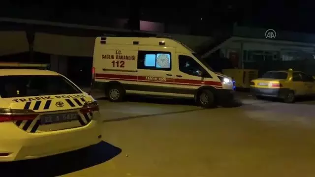 Hafif ticari araçla taksi çarpıştı: 3 yaralı Hafif ticari araçla taksi çarpıştı: 3 yaralı
