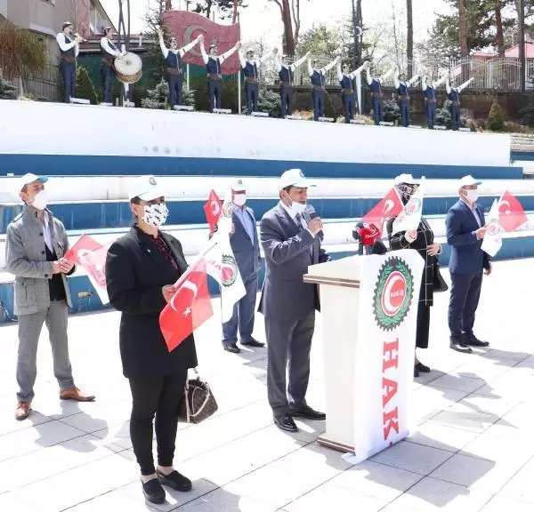HAK İŞ'TEN ERZURUM'DA İZİNLİ 10 KİŞİ İLE 1 MAYIS KUTLAMASI HAK İŞ'TEN ERZURUM'DA İZİNLİ 10 KİŞİ İLE 1 MAYIS KUTLAMASI