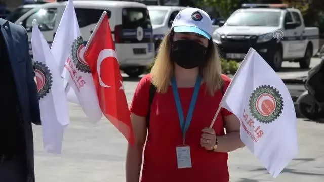 Hak-İş üyeleri, 1 Mayıs Emek ve Dayanışma Gününü kutladı Hak-İş üyeleri, 1 Mayıs Emek ve Dayanışma Gününü kutladı