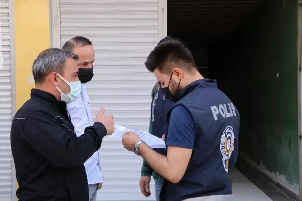 HAKKARİ'DE POLİSTEN MEGAFONLA 'TAM KAPANMAYA UYALIM' ANONSU HAKKARİ'DE POLİSTEN MEGAFONLA 'TAM KAPANMAYA UYALIM' ANONSU