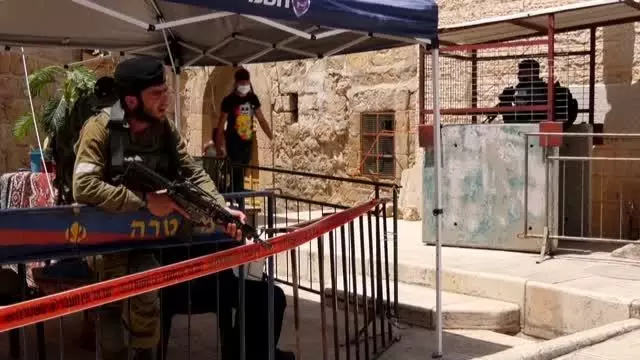 Harem-i İbrahim Camisi'nde ramazan ayının üçüncü cumasına 10 bin Filistinli katıldı Harem-i İbrahim Camisi'nde ramazan ayının üçüncü cumasına 10 bin Filistinli katıldı