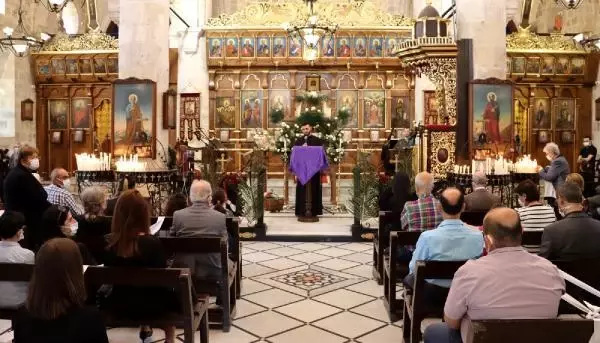 Hatay'da, Hz. İsa'nın temsili cenaze töreni ayini düzenlendi Hatay'da, Hz. İsa'nın temsili cenaze töreni ayini düzenlendi