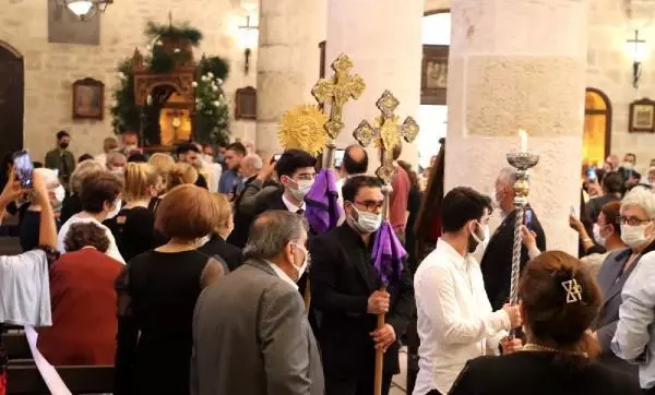 Hatay'da, Hz. İsa'nın temsili cenaze töreni ayini düzenlendi Hatay'da, Hz. İsa'nın temsili cenaze töreni ayini düzenlendi