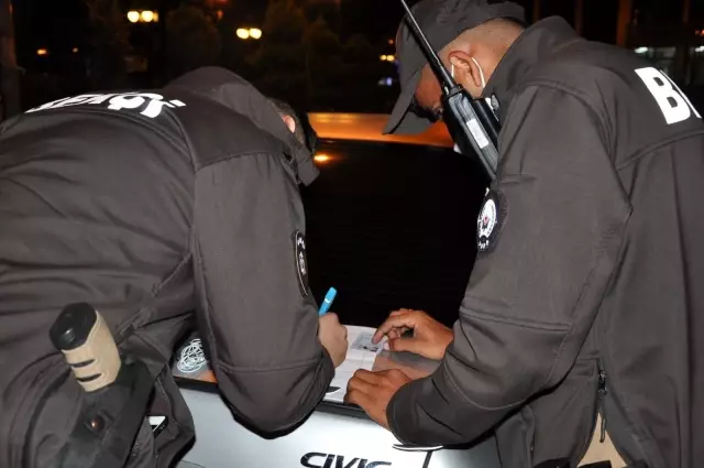 Hatay'da tam kapanmanın ilk saatlerinde 68 bin 380 TL cezai işlem uygulandı Hatay'da tam kapanmanın ilk saatlerinde 68 bin 380 TL cezai işlem uygulandı