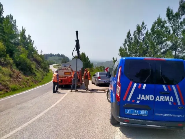 Hatay ile Osmaniye arasındaki yollar kapatıldı Hatay ile Osmaniye arasındaki yollar kapatıldı