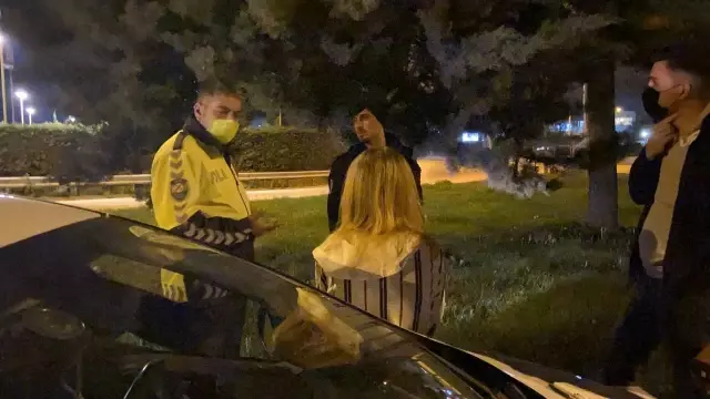 Son dakika 3. sayfa: Tam kapanmada polis uygulaması: Bir otomobilde şeker kutusu içinde uyuşturucu ele geçirildi Son dakika 3. sayfa: Tam kapanmada polis uygulaması: Bir otomobilde şeker kutusu içinde uyuşturucu ele geçirildi