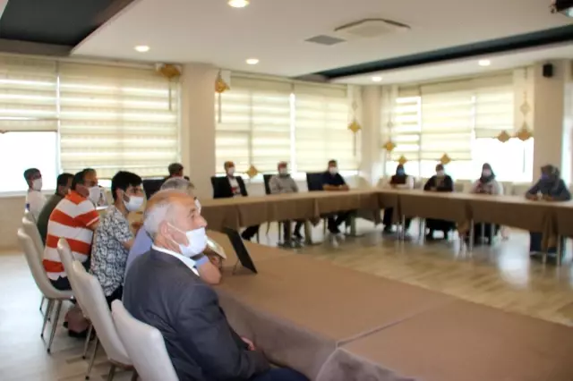 Diyarbakır anneleri, tam kapanma nedeniyle oturma eylemini otelde sürdürdü Diyarbakır anneleri, tam kapanma nedeniyle oturma eylemini otelde sürdürdü