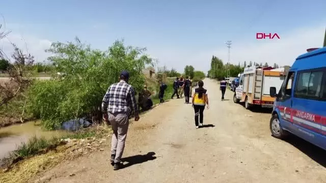 Son dakika haber | IĞDIR SUYA DÜŞEN EYMEN ÖLDÜ; KÖYLÜLER, KANAL ÇEVRESİNDEKİ ÇİTLERİN ÇALINDIĞINI ÖNE SÜRDÜ Son dakika haber | IĞDIR SUYA DÜŞEN EYMEN ÖLDÜ; KÖYLÜLER, KANAL ÇEVRESİNDEKİ ÇİTLERİN ÇALINDIĞINI ÖNE SÜRDÜ