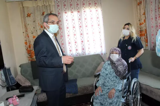 - İhtiyaç sahibi yaşlılara ve engellilere evde bakım hizmeti veriliyor - İhtiyaç sahibi yaşlılara ve engellilere evde bakım hizmeti veriliyor