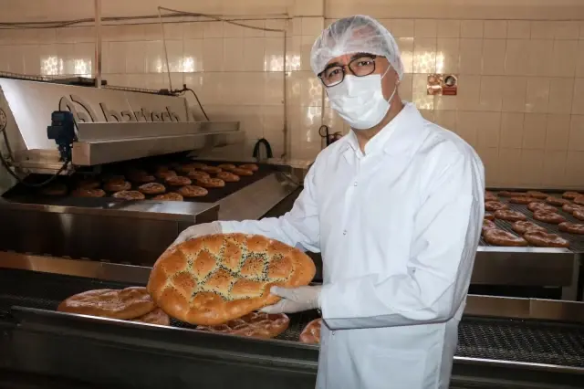 İhtiyaç sahiplerine sınırsız ekmek İhtiyaç sahiplerine sınırsız ekmek