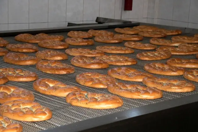 İhtiyaç sahiplerine sınırsız ekmek İhtiyaç sahiplerine sınırsız ekmek