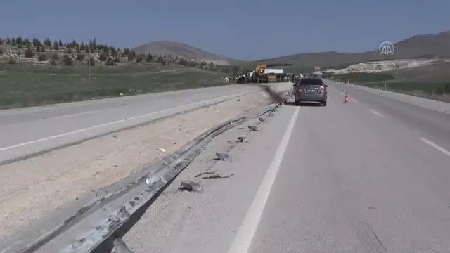 İki tırın çarpışması sonucu 2 kişi öldü 1 kişi yaralandı - 2 İki tırın çarpışması sonucu 2 kişi öldü 1 kişi yaralandı - 2