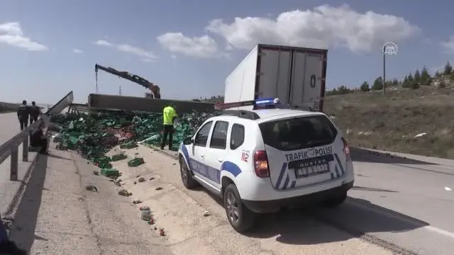 İki tırın çarpışması sonucu 2 kişi öldü 1 kişi yaralandı - 2 İki tırın çarpışması sonucu 2 kişi öldü 1 kişi yaralandı - 2