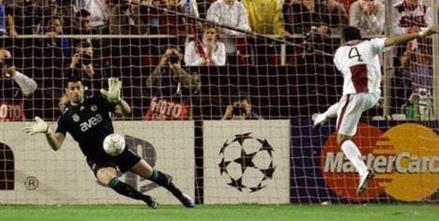 İspanyollar, Fenerbahçe'nin Şampiyonlar Ligi çeyrek finalinde Sevilla'yı elediği maçı bir türlü unutamıyor İspanyollar, Fenerbahçe'nin Şampiyonlar Ligi çeyrek finalinde Sevilla'yı elediği maçı bir türlü unutamıyor