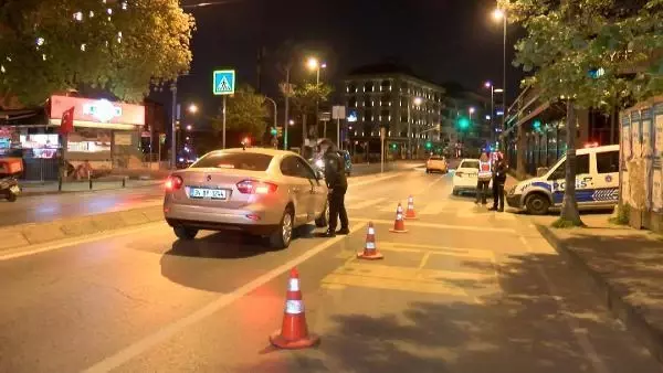 İstanbul'da 17 günlük tam kapanmanın ilk gecesinde belgelerinde eksiklik olanlara ceza İstanbul'da 17 günlük tam kapanmanın ilk gecesinde belgelerinde eksiklik olanlara ceza