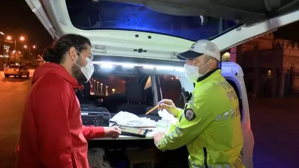 İstanbul'da 17 günlük tam kapanmanın ilk gecesinde belgelerinde eksiklik olanlara ceza İstanbul'da 17 günlük tam kapanmanın ilk gecesinde belgelerinde eksiklik olanlara ceza