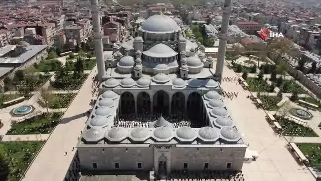 İstanbul'da tam kapamada ilk cuma namazı kılındı