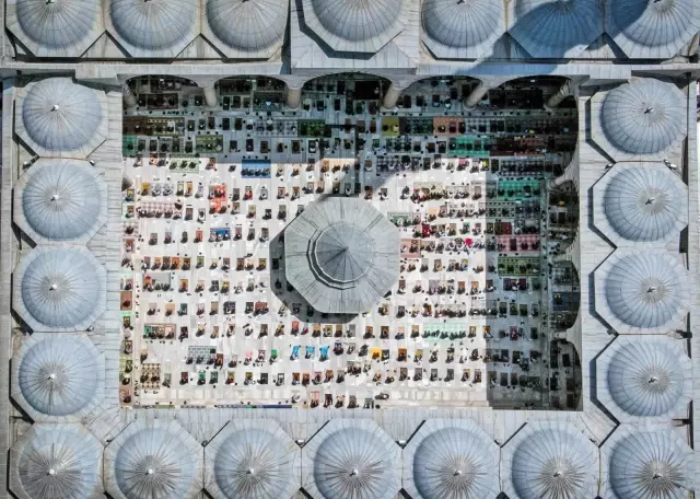 İstanbul'da tam kapamada ilk cuma namazı kılındı