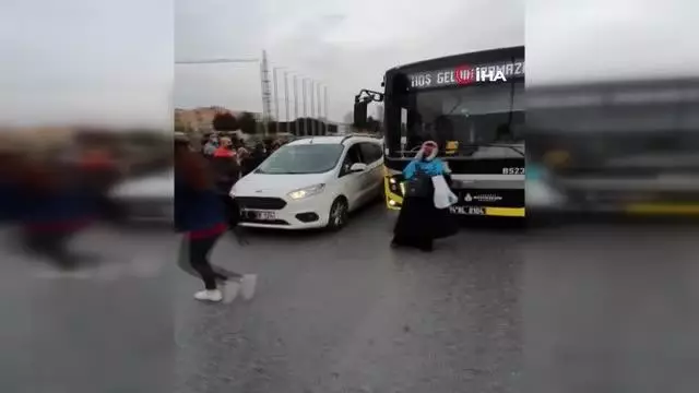 İstanbul'da tedbirler nedeniyle otobüse alınmayan vatandaşlar yolu kapattı