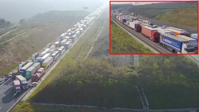 İstanbul'da trafiği felç eden tır kazası! Yol tamamen kapandı, uzan araç kuyrukları oluştu İstanbul'da trafiği felç eden tır kazası! Yol tamamen kapandı, uzan araç kuyrukları oluştu