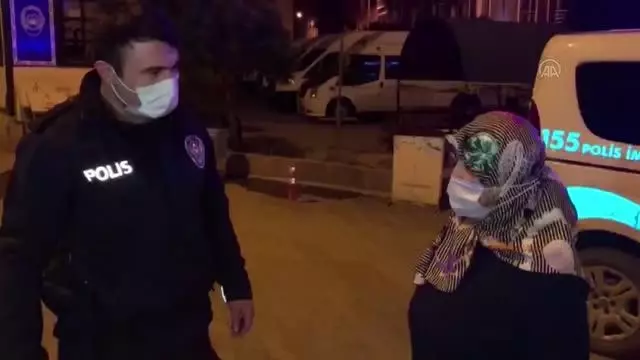 İstanbul'dan gelen ancak köyüne gidemeyen kadını evine polis götürdü İstanbul'dan gelen ancak köyüne gidemeyen kadını evine polis götürdü