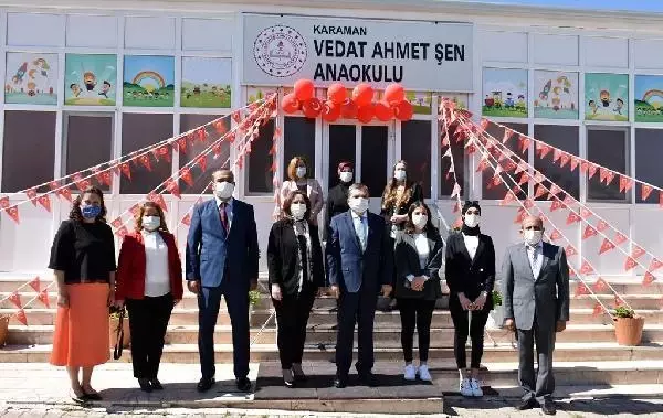 İstanbul'dan Karaman'a 3 binden fazla satranç kitabı bağışlandı İstanbul'dan Karaman'a 3 binden fazla satranç kitabı bağışlandı