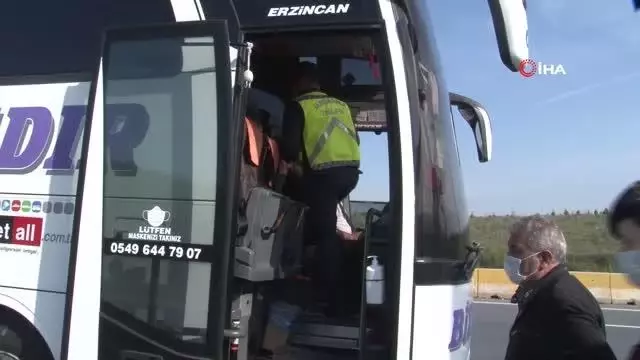 Son dakika haber... İstanbul İl Jandarma ekiplerinden yolcu otobüslerine 'tam kapanma' denetimi Son dakika haber... İstanbul İl Jandarma ekiplerinden yolcu otobüslerine 'tam kapanma' denetimi