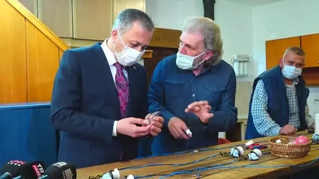 İstanbul Valisi Ali Yerlikaya mahya atölyesini ziyaret etti İstanbul Valisi Ali Yerlikaya mahya atölyesini ziyaret etti