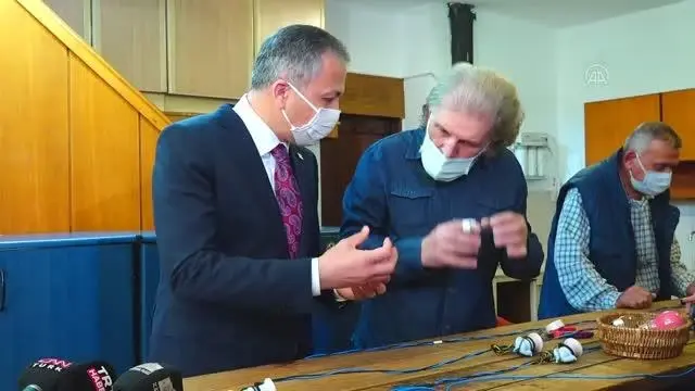 İstanbul Valisi Ali Yerlikaya mahya atölyesini ziyaret etti İstanbul Valisi Ali Yerlikaya mahya atölyesini ziyaret etti