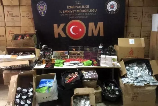 İzmir'de bir iş yeri ve depoda 576 kilogram kaçak nargile tütünü ele geçirildi İzmir'de bir iş yeri ve depoda 576 kilogram kaçak nargile tütünü ele geçirildi