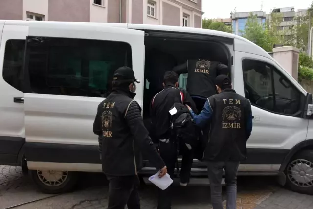 İzmir ve İstanbul merkezli FETÖ operasyonunda 127 tutuklama İzmir ve İstanbul merkezli FETÖ operasyonunda 127 tutuklama