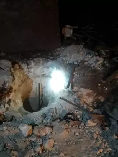 Kaçak kazı yaparken yakalandılar Kaçak kazı yaparken yakalandılar