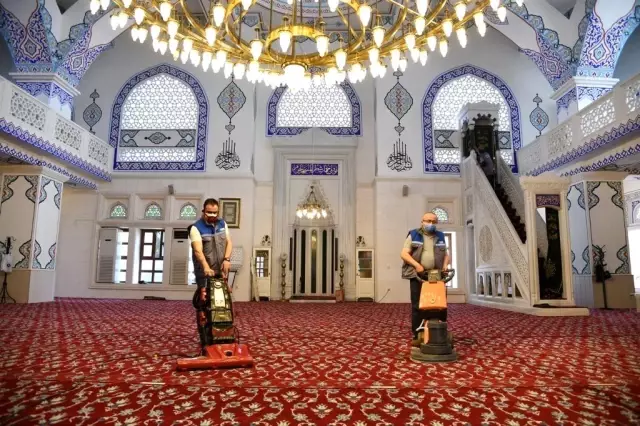 Kadıköy'de camilerde Ramazan ayı temizliği Kadıköy'de camilerde Ramazan ayı temizliği