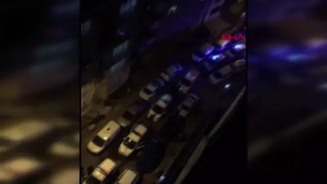 KAĞITHANE'DE SOKAĞA ÇIKMA KISITLAMASINI İHLAL EDENLER BEKÇİLERE SALDIRDI KAĞITHANE'DE SOKAĞA ÇIKMA KISITLAMASINI İHLAL EDENLER BEKÇİLERE SALDIRDI