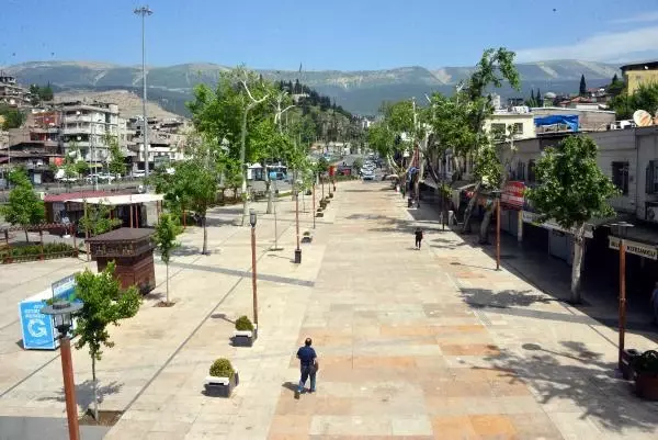 KAHRAMANMARAŞ'TA TAM KAPANMADA SIKI DENETİM KAHRAMANMARAŞ'TA TAM KAPANMADA SIKI DENETİM