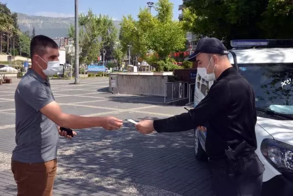 KAHRAMANMARAŞ'TA TAM KAPANMADA SIKI DENETİM KAHRAMANMARAŞ'TA TAM KAPANMADA SIKI DENETİM
