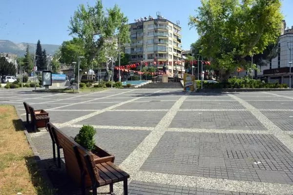KAHRAMANMARAŞ'TA TAM KAPANMADA SIKI DENETİM KAHRAMANMARAŞ'TA TAM KAPANMADA SIKI DENETİM